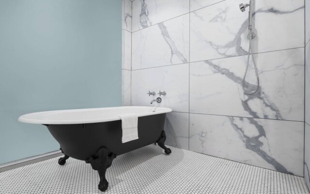 The Oaklander Hotel, Autograph Collection