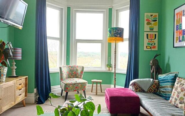 Unique 2-bedroom Coastal Town Retreat