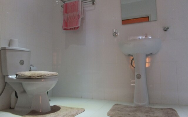 Welikande Hotel and Trekking Center