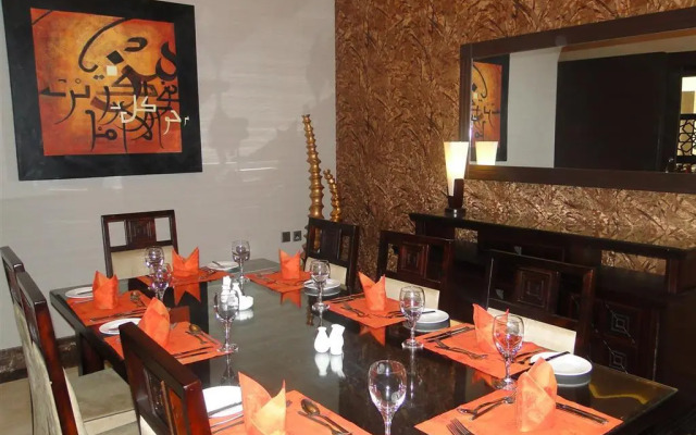 Golden Tulip Suites Breida Al Q