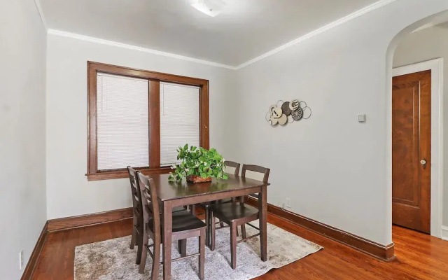 Contemporary Cragin 1BR Apt in Lockwood