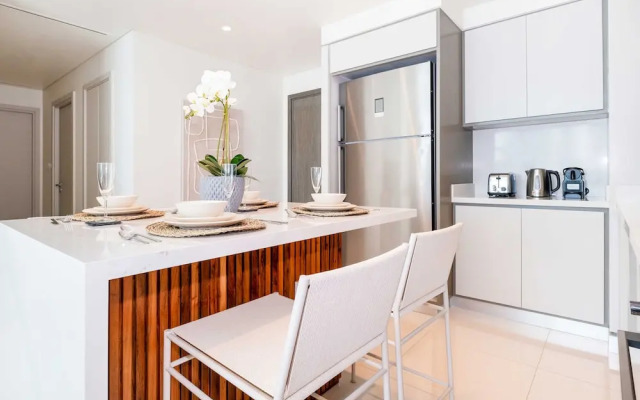 LUX  Luxury Sunrise Beachfront Suite 1