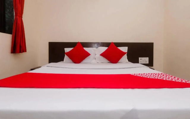 OYO 23285 The Diplomat Lodging