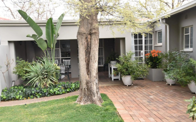 Rosebank Lodge Guesthouse by Claires