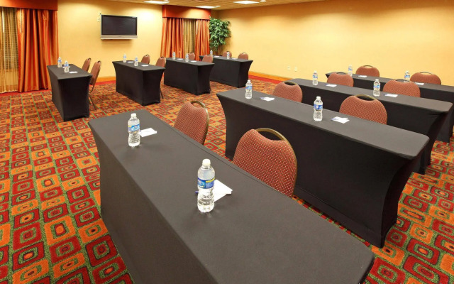 Holiday Inn Express Suites South - Tyler by IHG