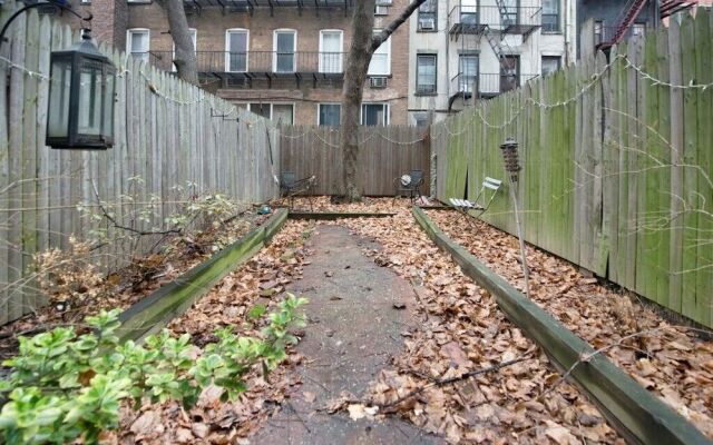 Charming Upper East Side Studio W/ Private Garden