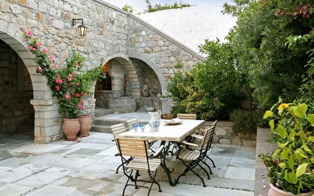 Stunning, 4 Bedroom House On Patmos With Beautiful Sea Views 1.5Km Fro