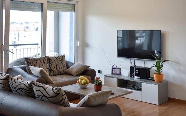 Amazing apartment in Podstrana w/ WiFi and 2 Bedrooms