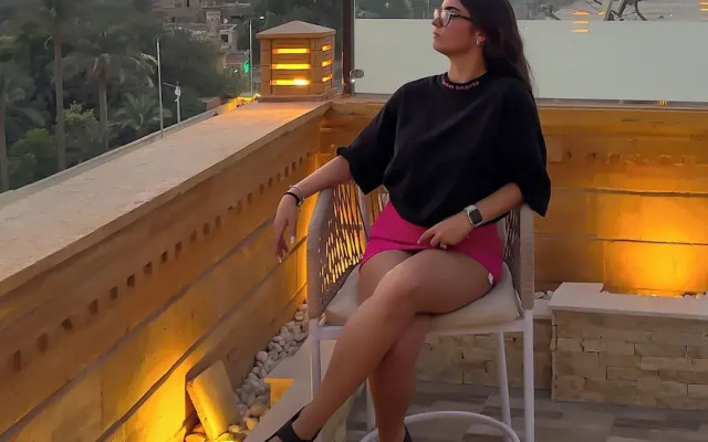 Taj pyramids view inn