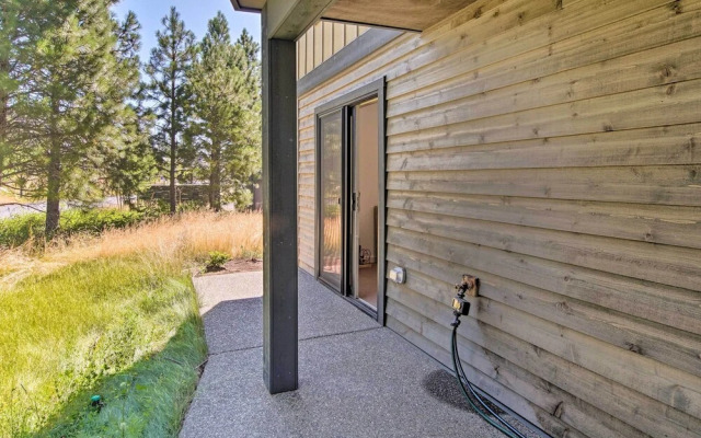 Charming Cle Elum Townhome w/ Balcony & Views