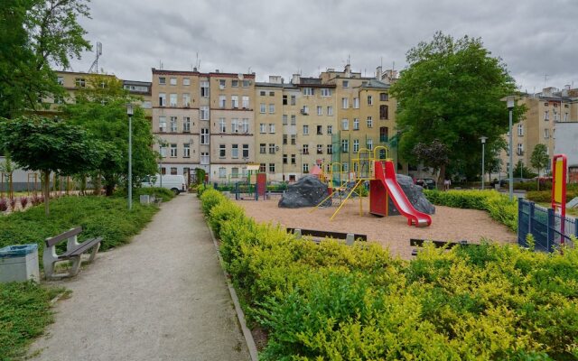 Studio Komuny Paryskiej by Renters