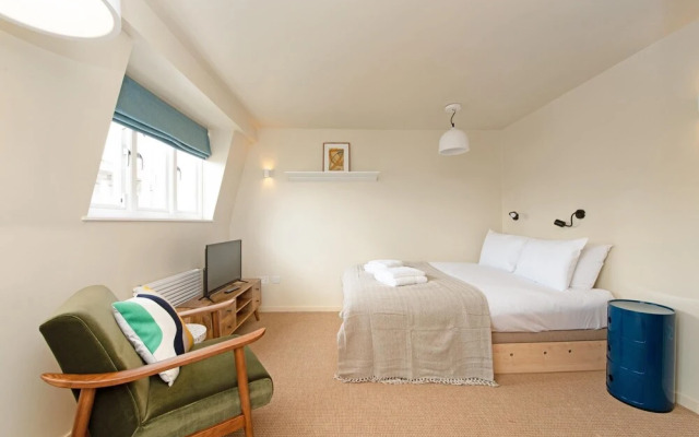 Large Studio Near Leafy Primrose Hill
