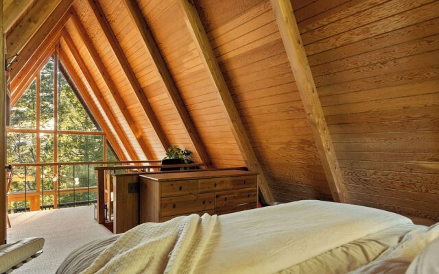 The Tranquil Pines A-frame Cabin Spectacular Views!