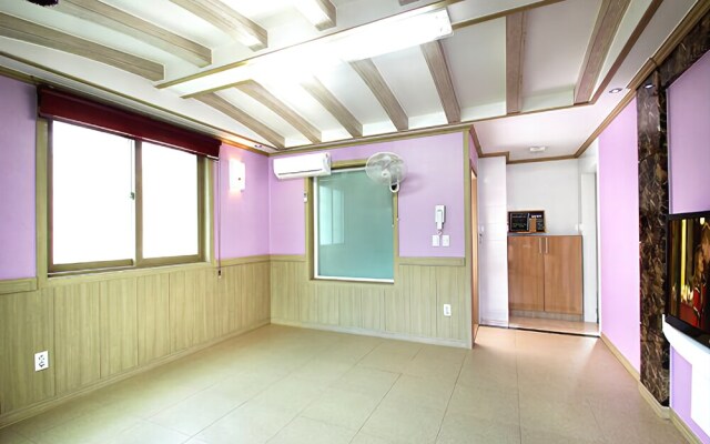 Geoje Hwamog Pension