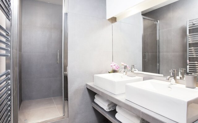 Luxury 3BDR Le Marais II by Livinparis