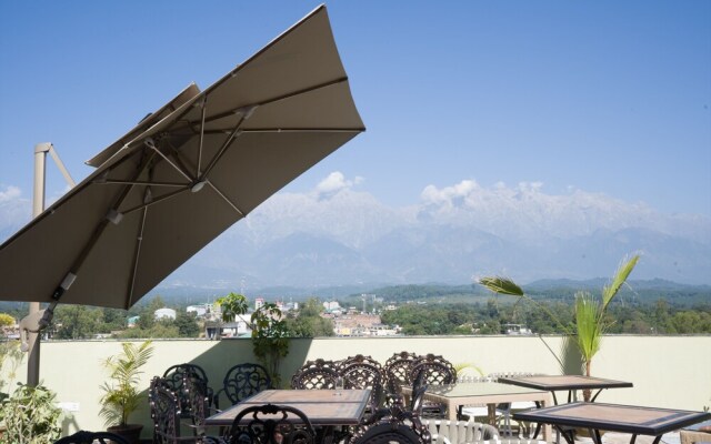 Hotel Clarks Inn Suites Kangra