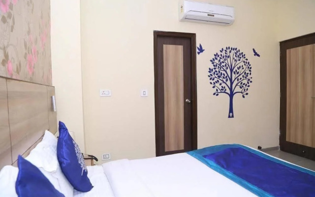 OYO Rooms Paras down Town Mall