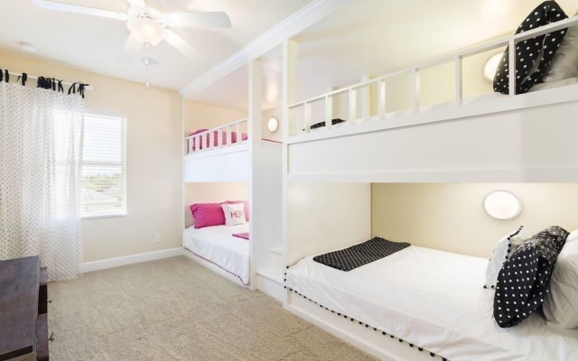 6BR 5BA Pool Home in Solterra