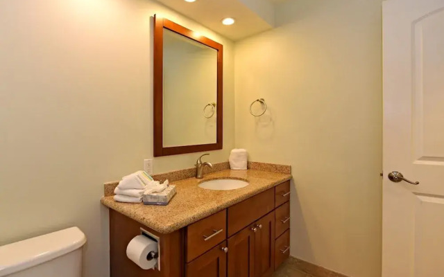 Lahaina Shores #425 Studio Bedroom Condo by RedAwning
