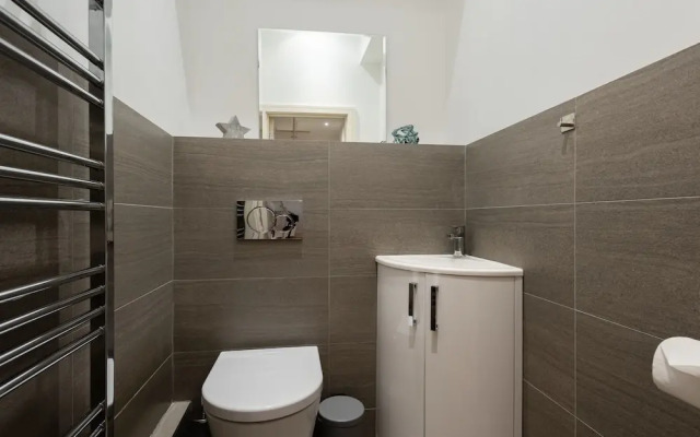 Platinum Apartment in Camden 9946