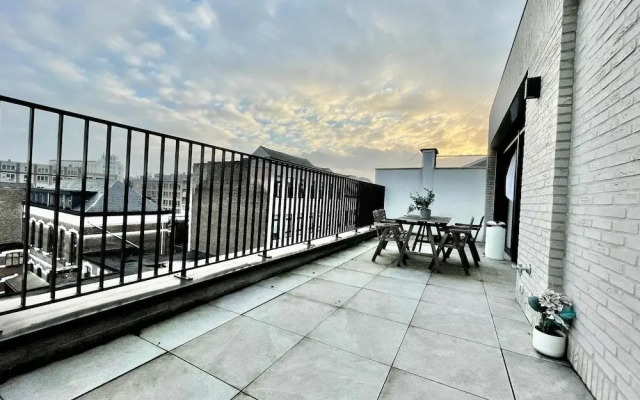 Modern 1BR Near Diamond District by Oneluxstay