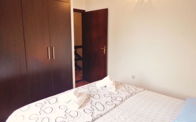 House Mungo-private Garden and Close to the Beach