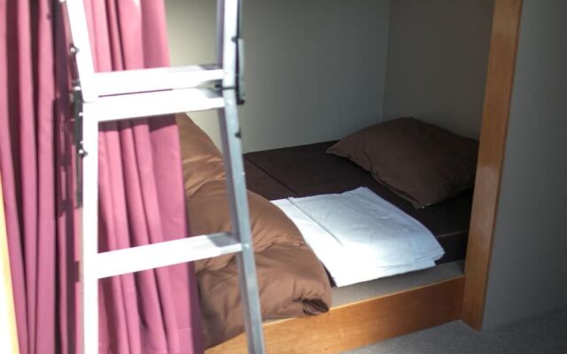 Linda Hostel 106
