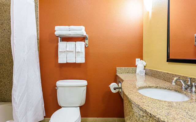 Comfort Inn & Suites Fort Worth - Fossil Creek