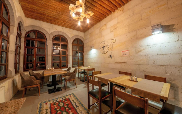 Kapalos Cave Hotel