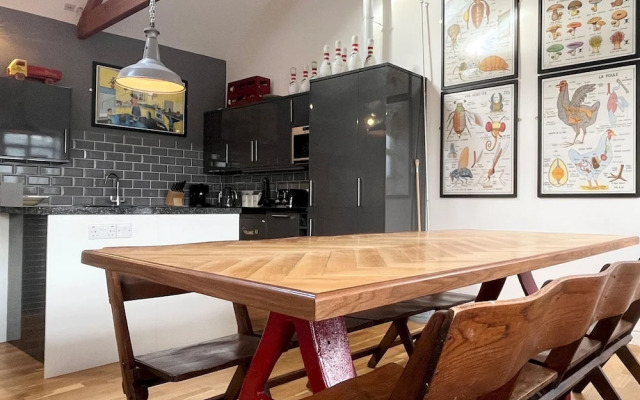 Stylish Tasteful 2bed 2bath Central Townhouse