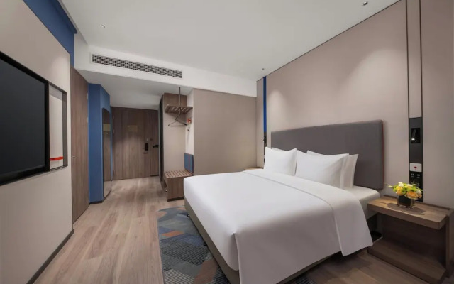 Holiday Inn Express Qingdao City Balcony by IHG