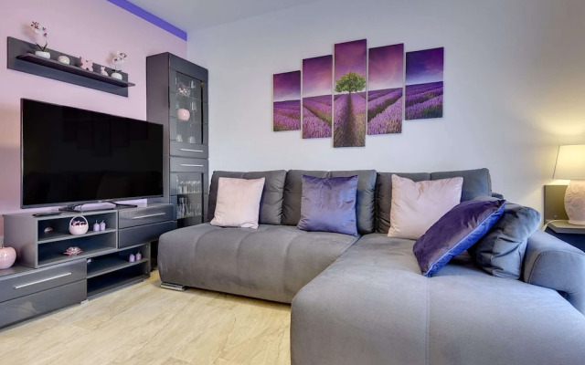 Modern Apartment With Terrace