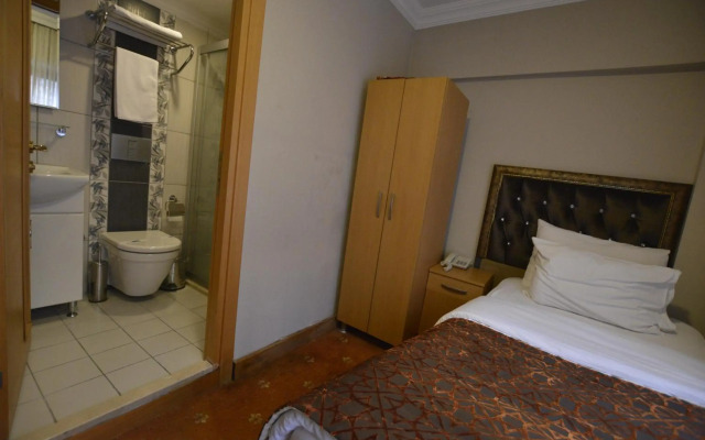 Palace Point Hotel