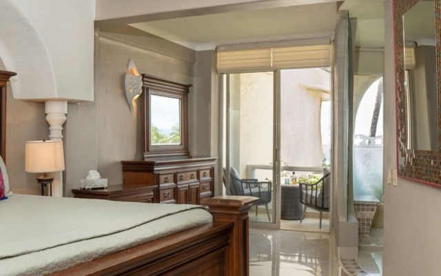 Ocean Front Condo With Pool Sleeps 6 Adults