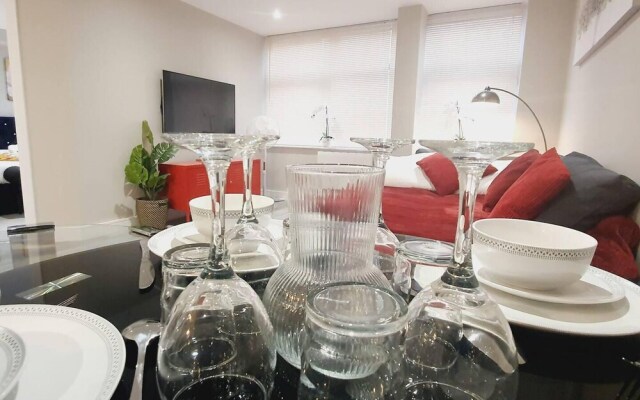 1braptmt W/king BED 4guests Embankmnt Parkg Wifi