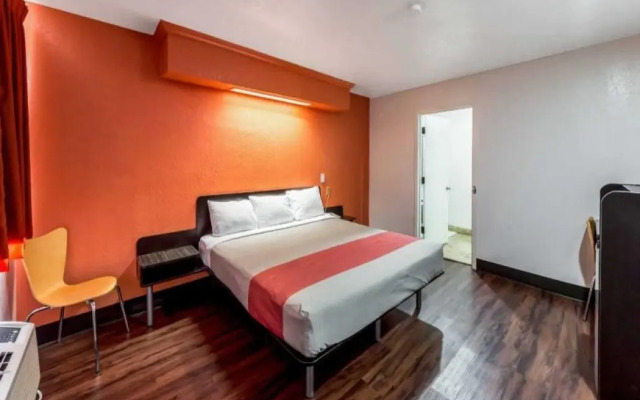 Motel 6 San Antonio, Tx - Frost Bank Center