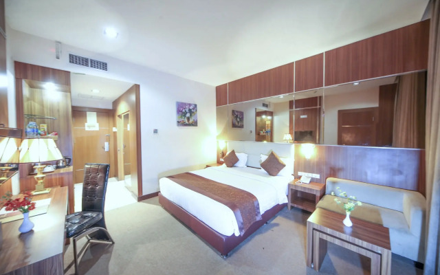 New Hollywood Hotel