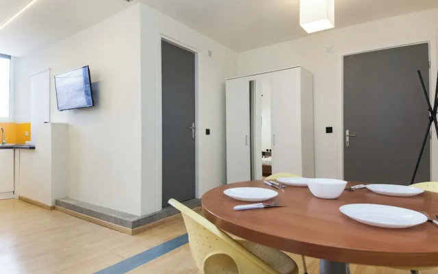 Minimalist Modern Nea Kifisia Studio
