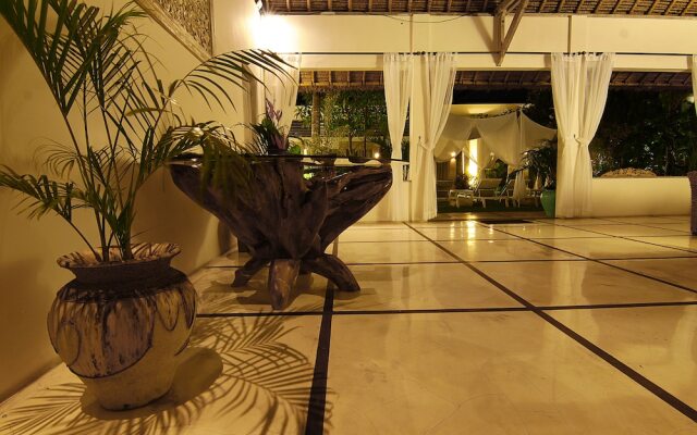 La Cabana Hotel and Villas