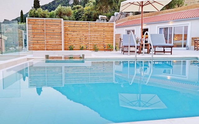 Sea & Cliff Luxury Suites byCorfuescapes