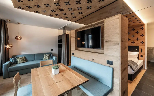 Aois 4 Elements suits