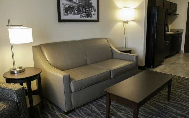 Cobblestone Hotel & Suites - Two Rivers