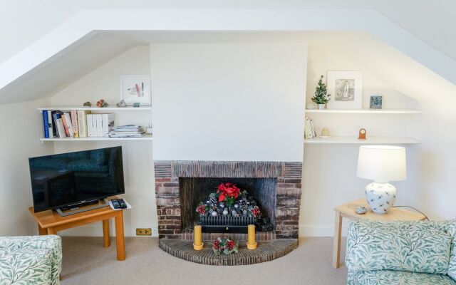 Sophisticated Edinburgh Apartment in City Centre