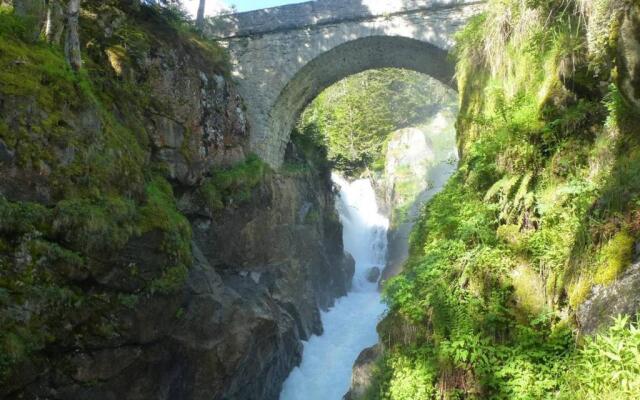 Appartement Cauterets, 3 pièces, 6 personnes - FR-1-234-124