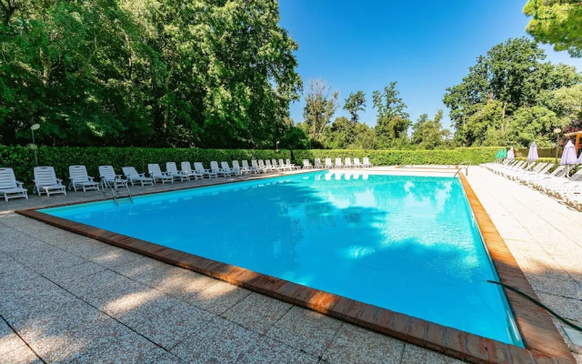 Residence with pool in Guardistallo