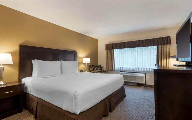 Best Western Plus Baker Street Inn