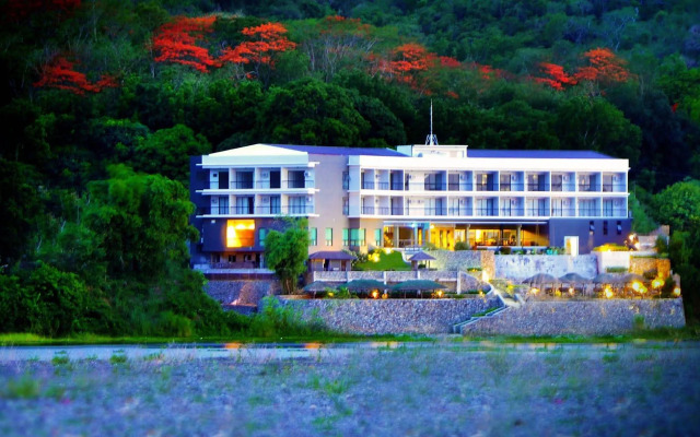 Rivermount Hotel And Resort