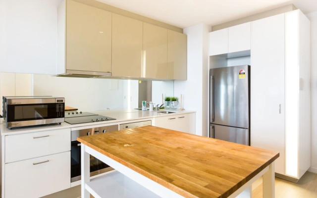 EVA, 1BDR Melbourne Apartment