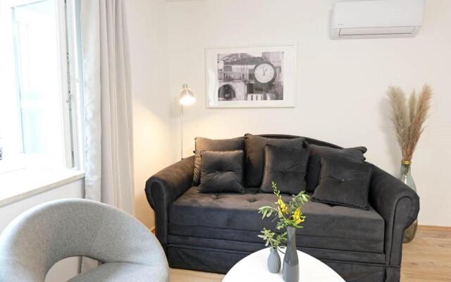 Apartment D & Studio L