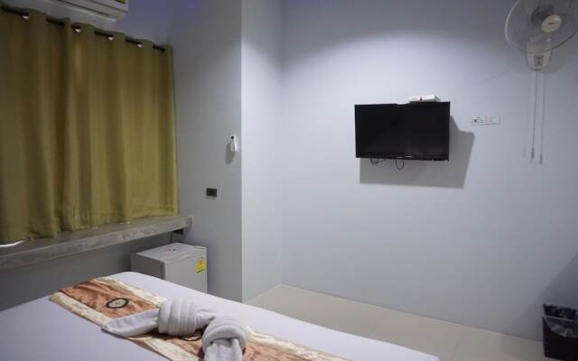 C2U Hotel Uthai Thani - Adults Only